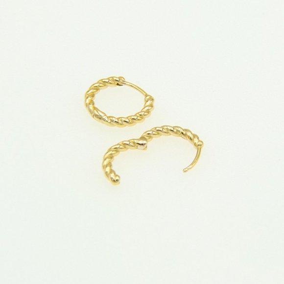 Tresse Twist Huggie 18K Gold on S925 Silver - Picture 4 of 7